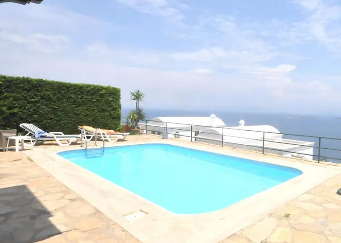 Mia Private Pool